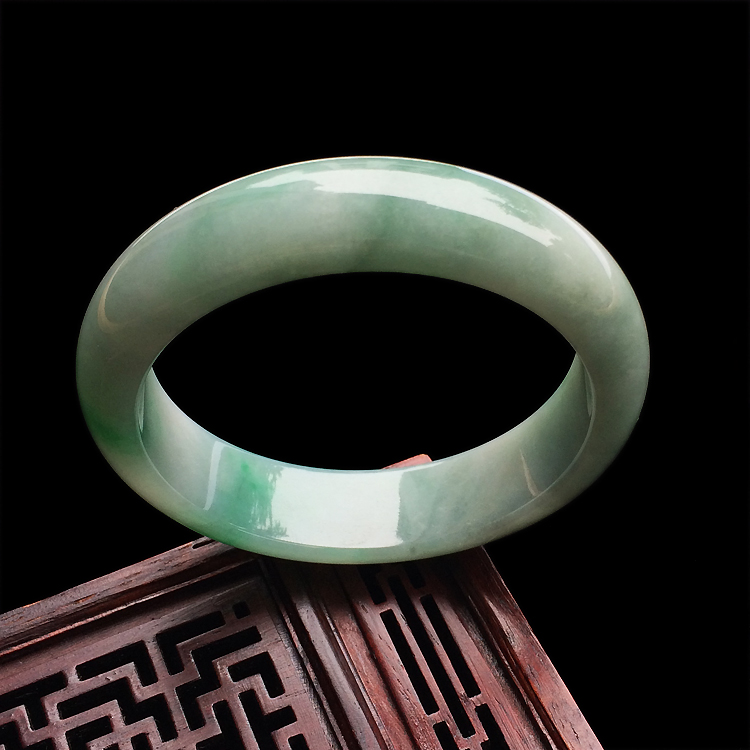 （超值推荐）糯冰种飘翠手镯（55.3mm）