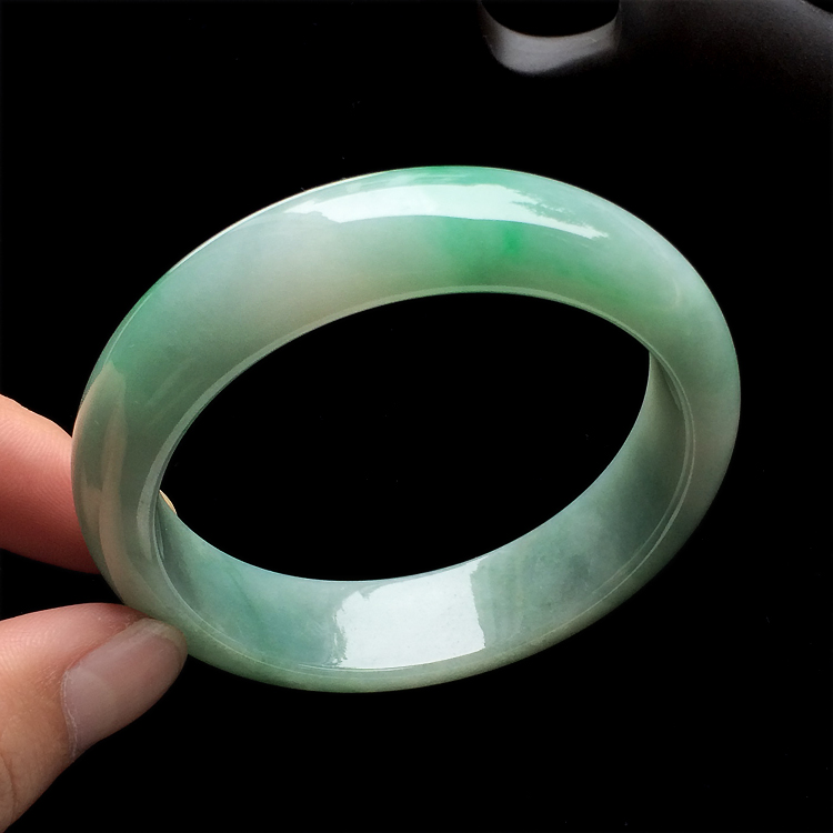 （超值推荐）糯冰种飘翠手镯（55.3mm）