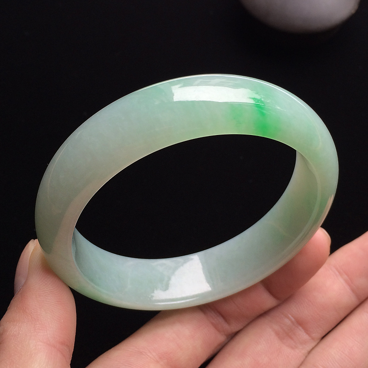（超值推荐）糯冰种飘翠手镯（56.7mm）