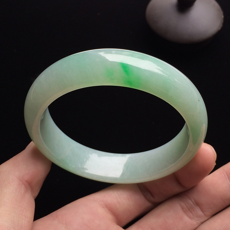 （超值推荐）糯冰种飘翠手镯（56.7mm）