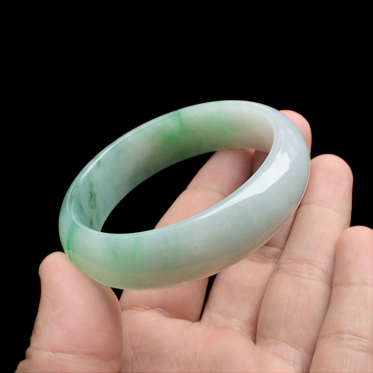 （超值推荐）糯冰种飘翠手镯（60.1mm）