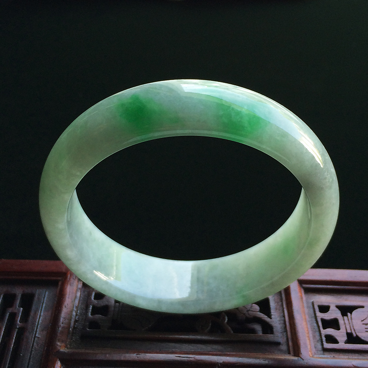 （超值推荐）糯冰种飘翠手镯（55.2mm）