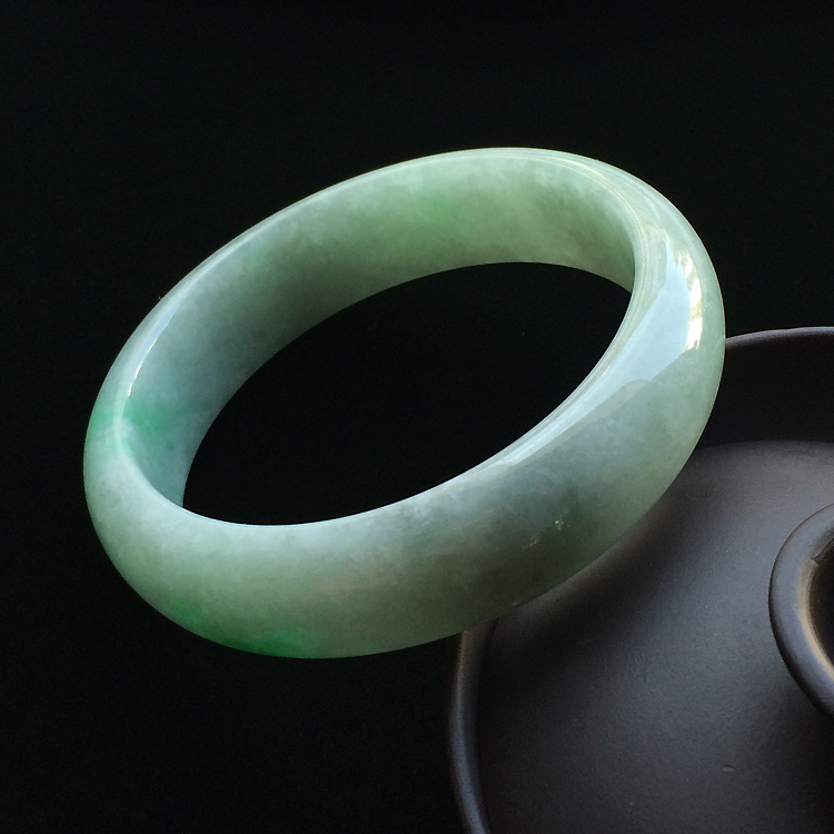 （超值推荐）糯冰种飘翠手镯（55.2mm）