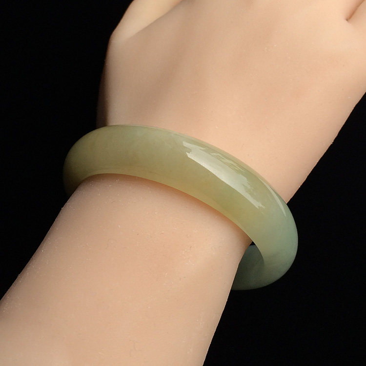 （超值推荐）糯冰种淡黄翡手镯（55.2mm）