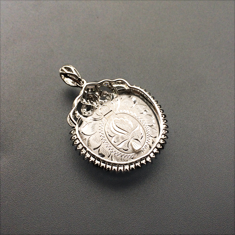 糯冰种翠色镶白金钻石如意胸坠
