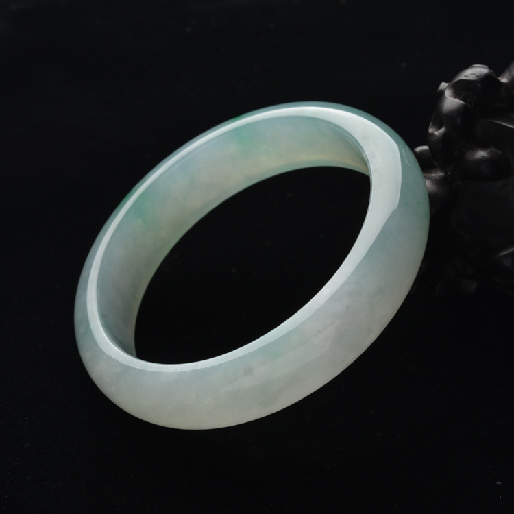 (超值推荐)糯冰种晴水略飘翠手镯(58.2mm)
