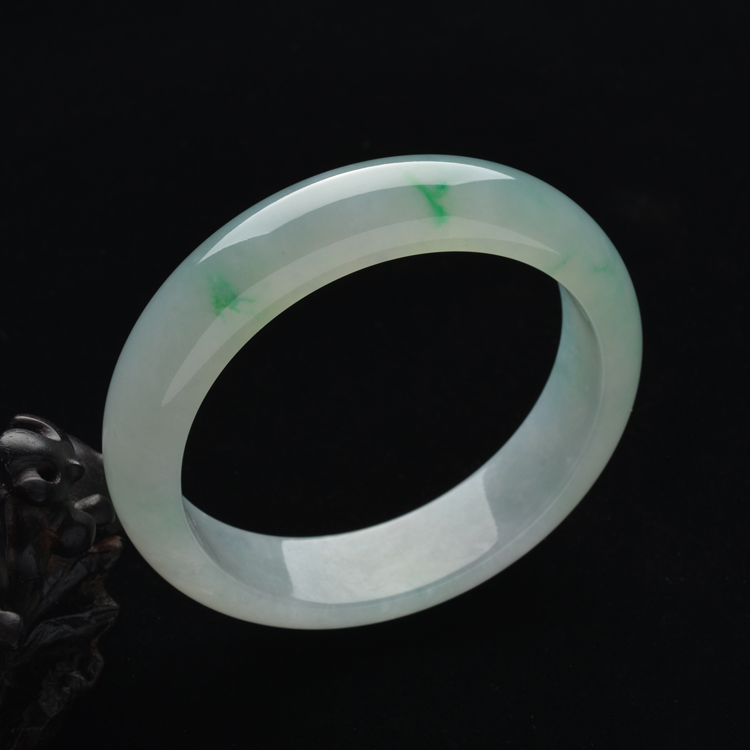 (超值推荐)糯冰种晴水略飘翠手镯(58.2mm)