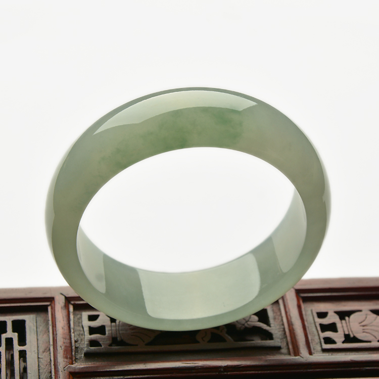 （超值推荐）糯冰种略飘花手镯（56mm）