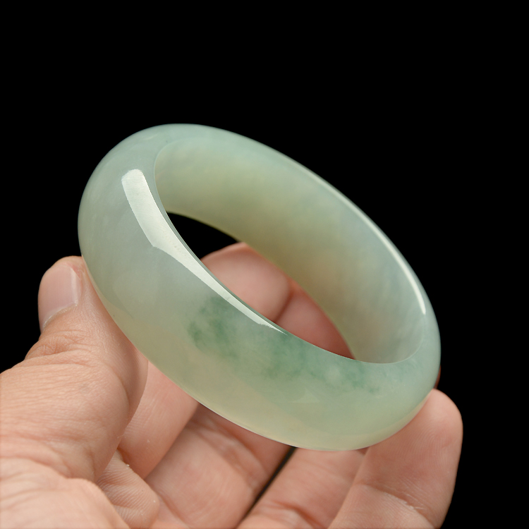（超值推荐）糯冰种略飘花手镯（56mm）