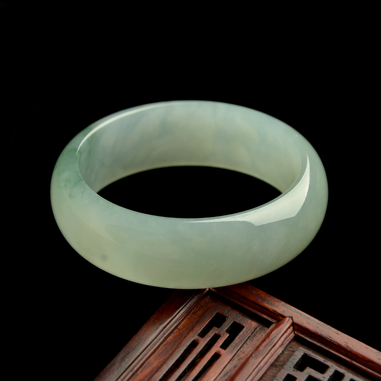 （超值推荐）糯冰种略飘花手镯（56mm）
