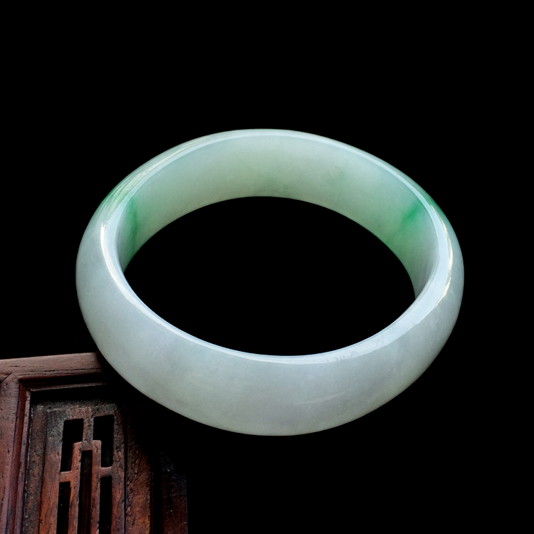 （超值推荐）糯冰种飘翠贵妃镯（57.1mm 49.7mm）