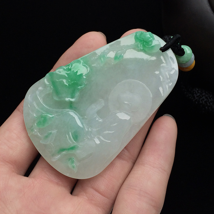 （超值推荐）糯冰种飘翠莲悟挂件