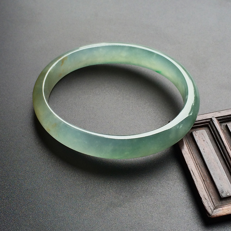 （超值推荐）冰种晴水黄翡略飘翠贵妃镯（56mm-46.5mm）