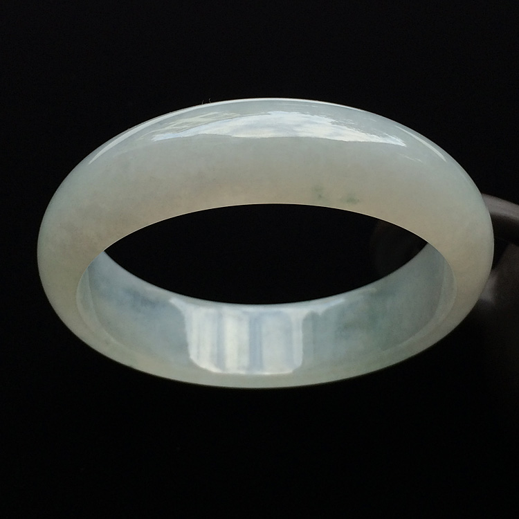 （超值推荐）糯冰种略飘花手镯（60.5mm）