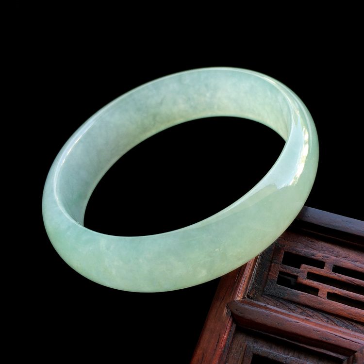 冰种晴水贵妃镯（56mm-50.3mm）