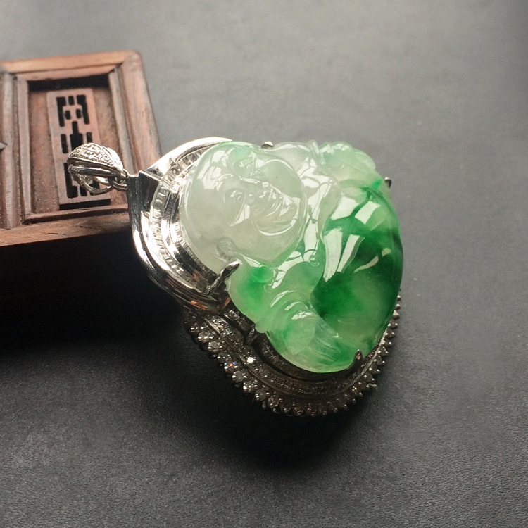 (超值推荐)冰种飘翠镶白金钻石玉佛胸坠