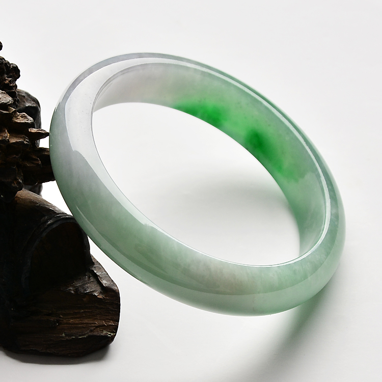 （超值推荐）糯冰种飘阳绿手镯（54.8mm）