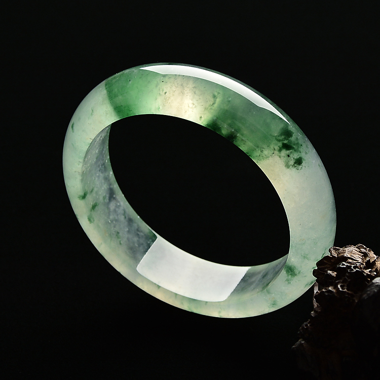 （超值推荐）冰玻种飘绿花手镯（58.4mm）