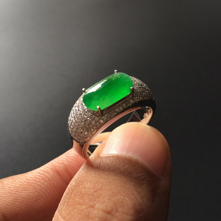 (超值推荐)冰种翠色镶白金钻石马鞍戒指