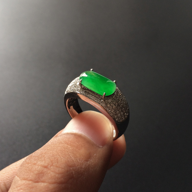 (超值推荐)冰种翠色镶白金钻石马鞍戒指