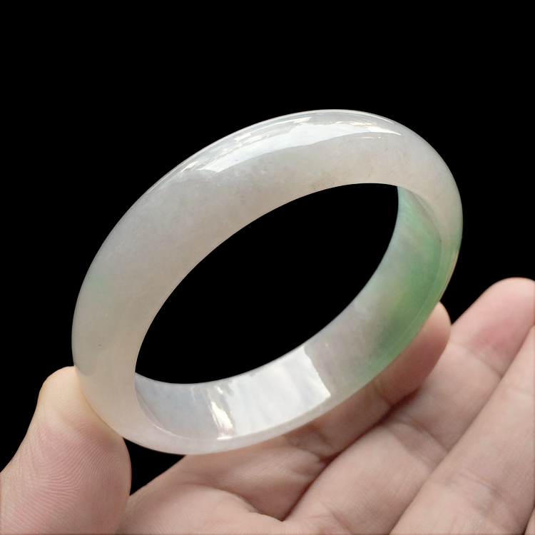 （超值推荐）糯冰种淡春带彩手镯（58.6mm）