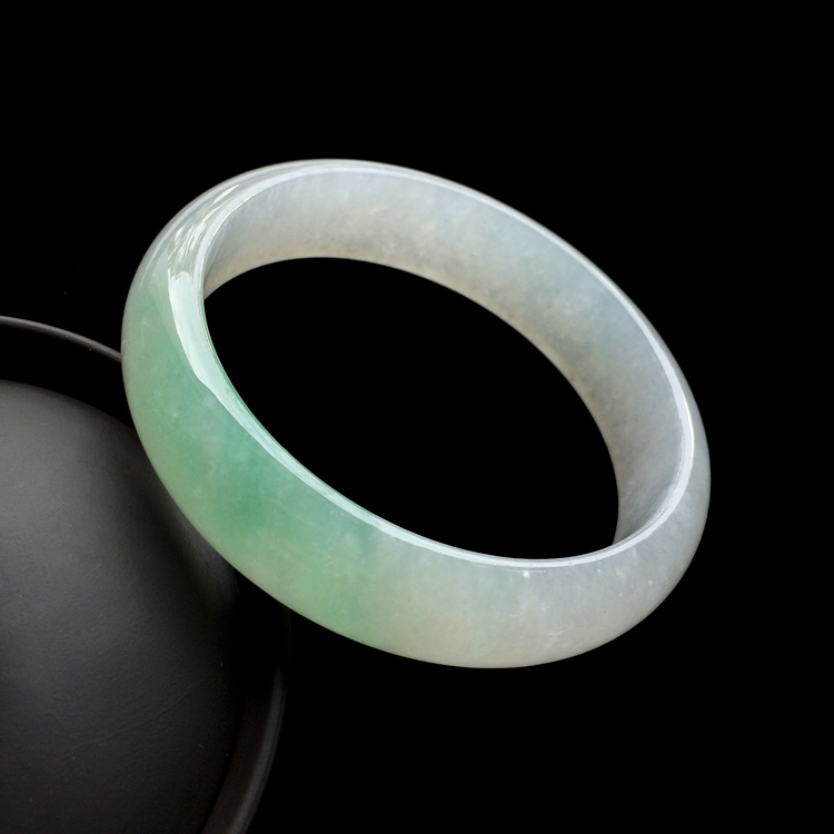 （超值推荐）糯冰种淡春带彩手镯（58.6mm）
