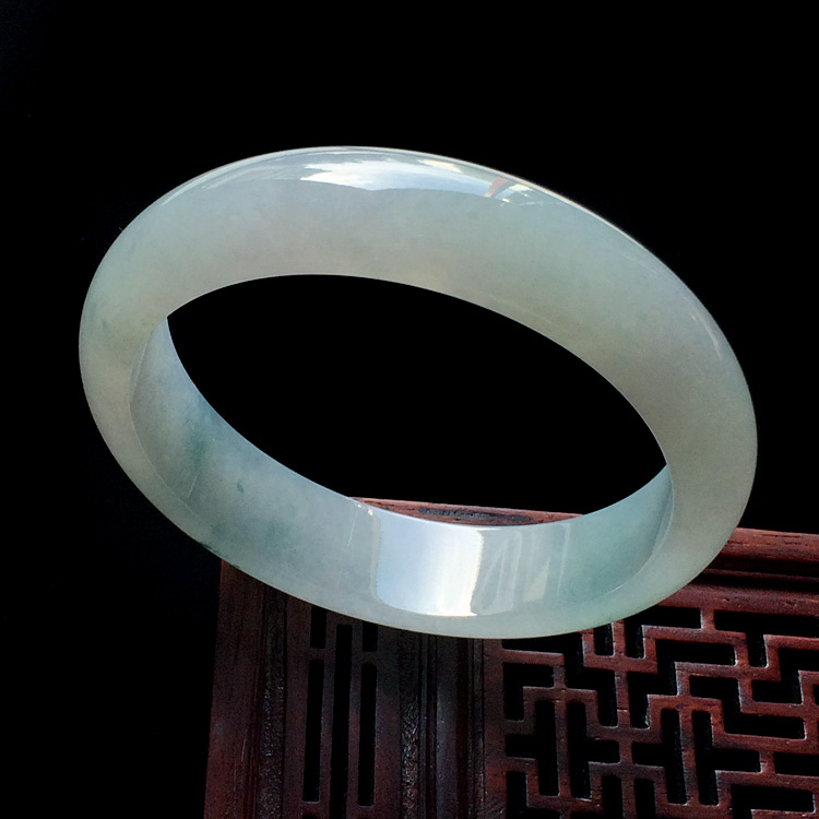 （超值推荐）糯冰种飘花手镯（56.7mm）