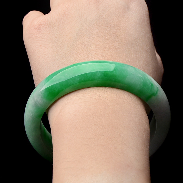 糯冰种翠色手镯（59mm）
