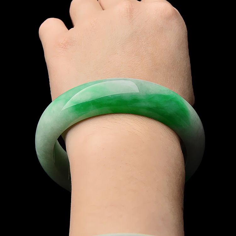 糯冰种飘阳绿手镯（58.6mm）