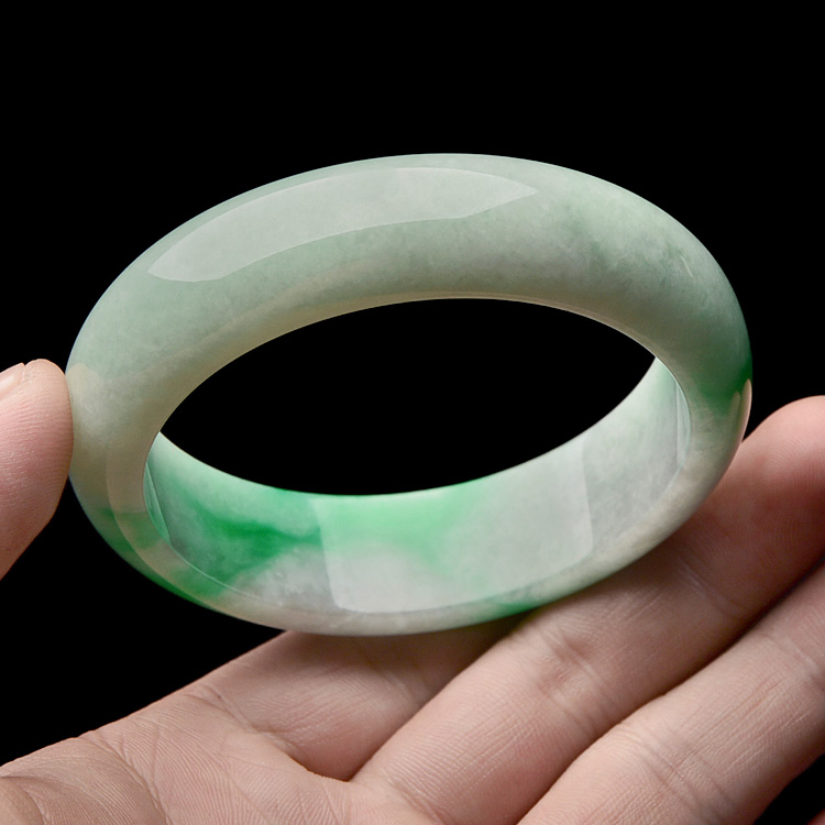糯冰种飘阳绿手镯（58.6mm）