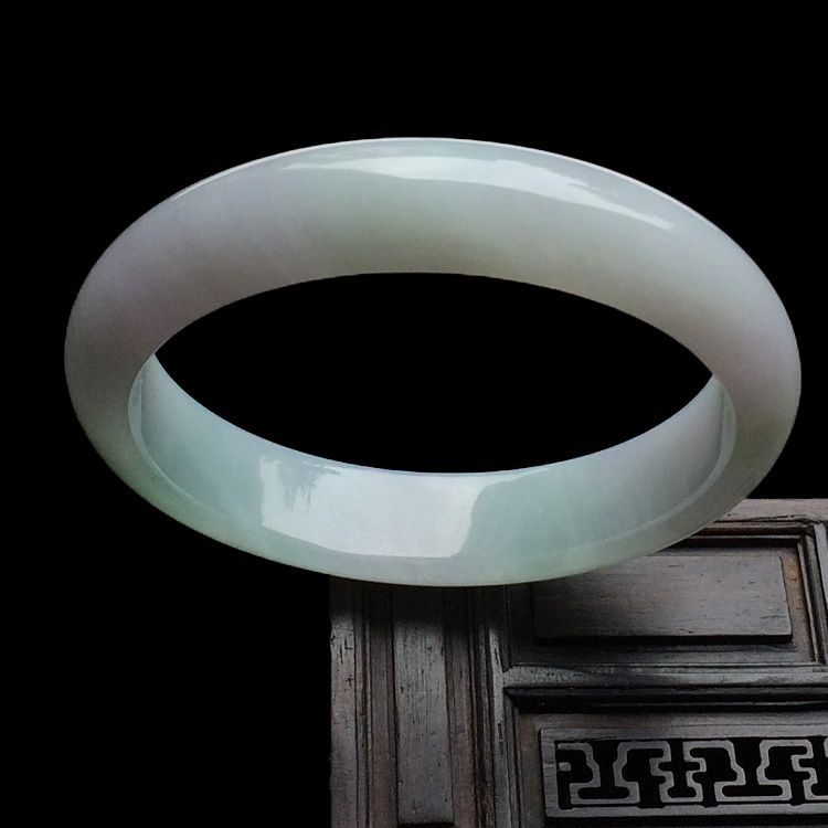 （超值推荐）糯冰种淡春带彩手镯（56.5mm）