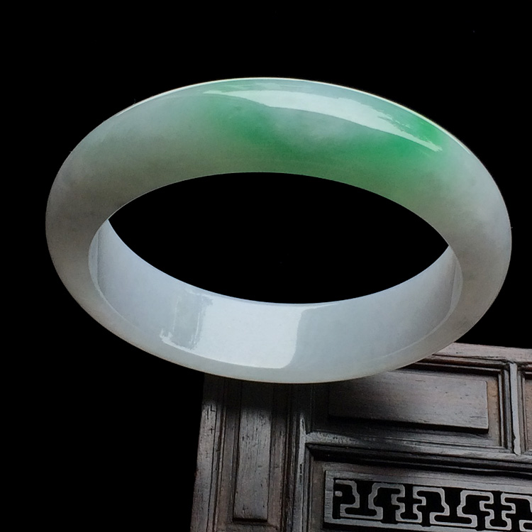 （超值推荐）糯冰种飘翠手镯（56.7mm）