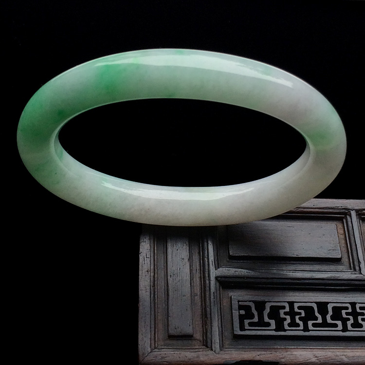 （超值推荐）糯冰种飘翠贵妃镯（55.6mm）