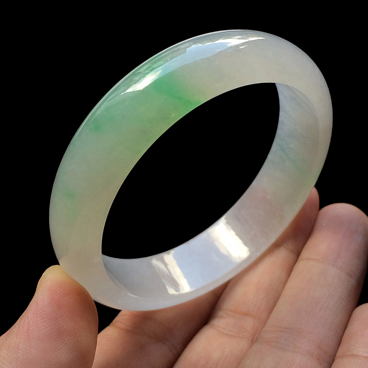 （超值推荐）糯冰种淡春带彩手镯（58.4mm)