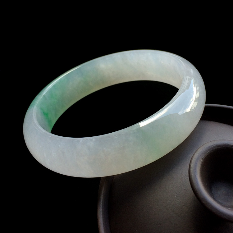 （超值推荐）糯冰种淡春带彩手镯（58.4mm)