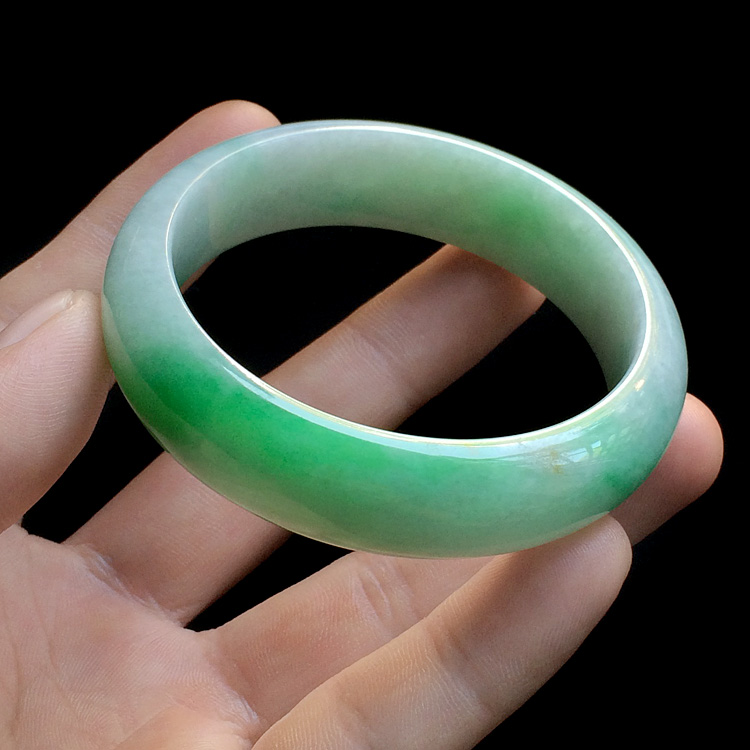 （超值推荐）糯冰种飘翠手镯（53.4mm）