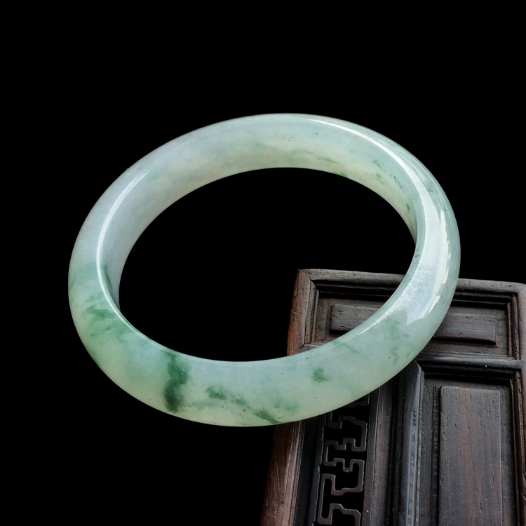 （超值推荐）糯冰种飘花手镯（56.7mm）
