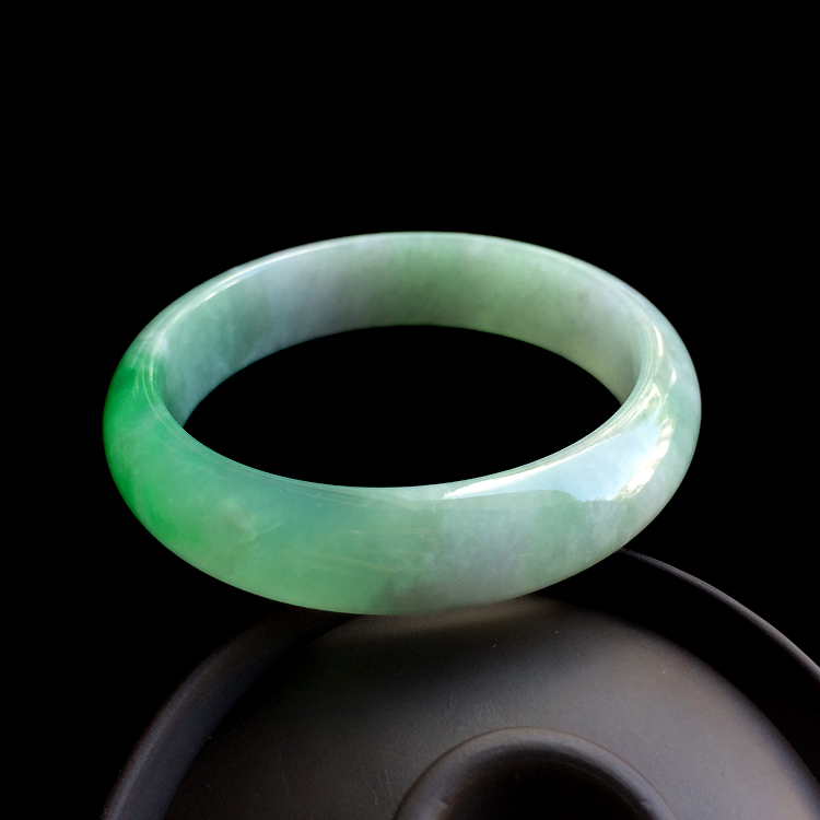 （超值推荐）糯冰种飘阳绿手镯（57.3mm）