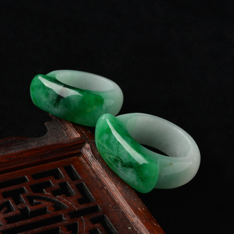 (超值推荐)糯冰种翠色情侣指环(一对)