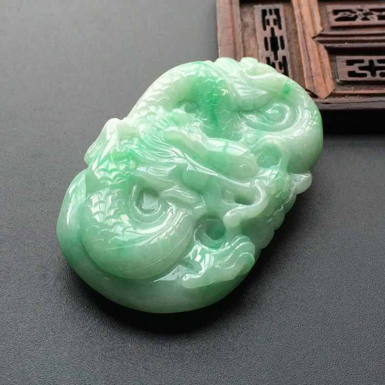 (超值推荐)糯冰种飘豆绿龙腾四海挂件