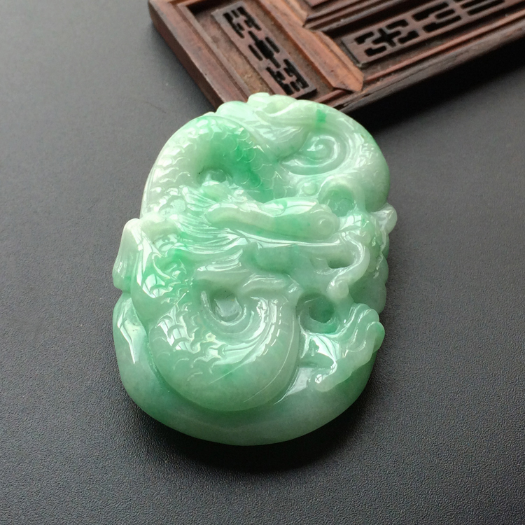 (超值推荐)糯冰种飘豆绿龙腾四海挂件
