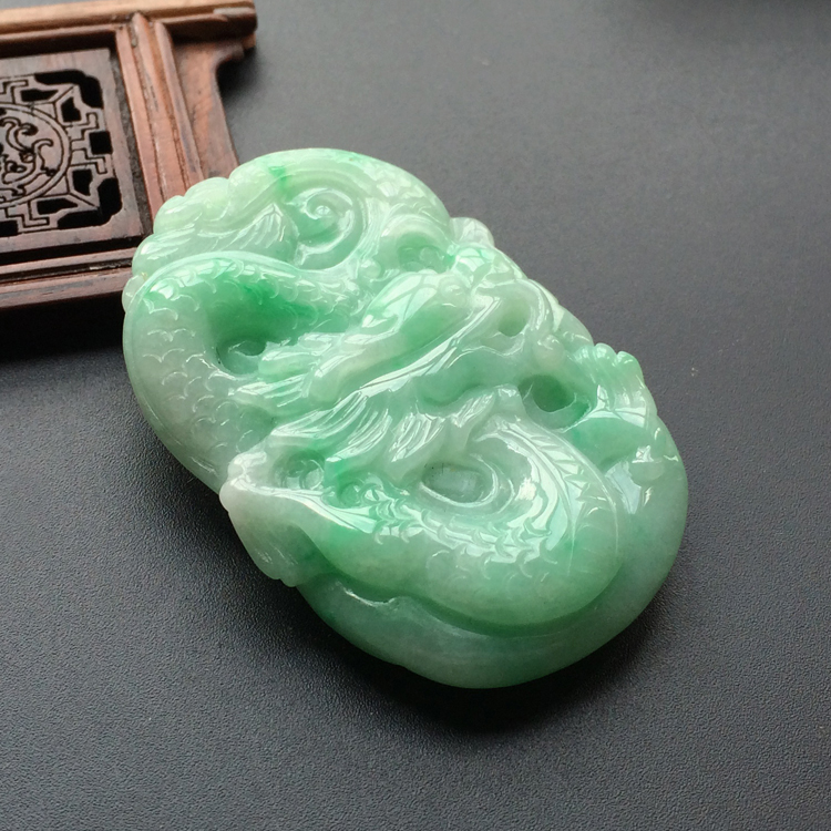(超值推荐)糯冰种飘豆绿龙腾四海挂件