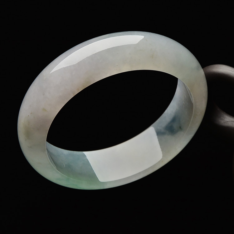 （超值推荐）糯冰种晴水略飘花手镯（58.8mm）