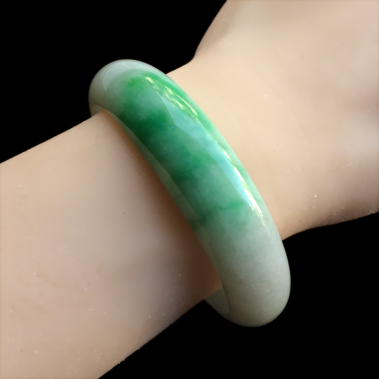 （超值推荐）糯冰种飘翠手镯（58.3mm）