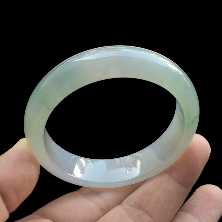 （超值推荐）糯冰种淡晴水手镯（57.7mm）