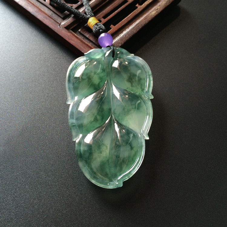 (超值推荐)冰种飘花玉叶挂件