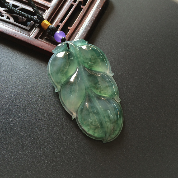 (超值推荐)冰种飘花玉叶挂件