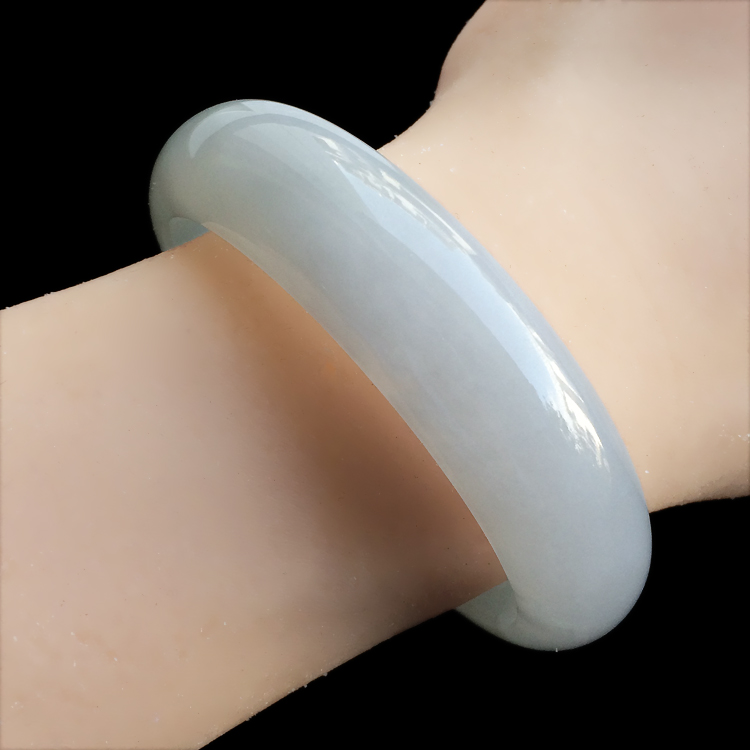 （超值推荐）糯冰种淡晴水手镯（57.1mm）