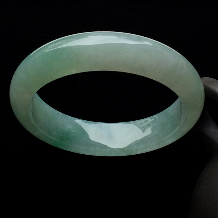 (超值推荐)糯冰种晴水略飘翠手镯（56.6mm）