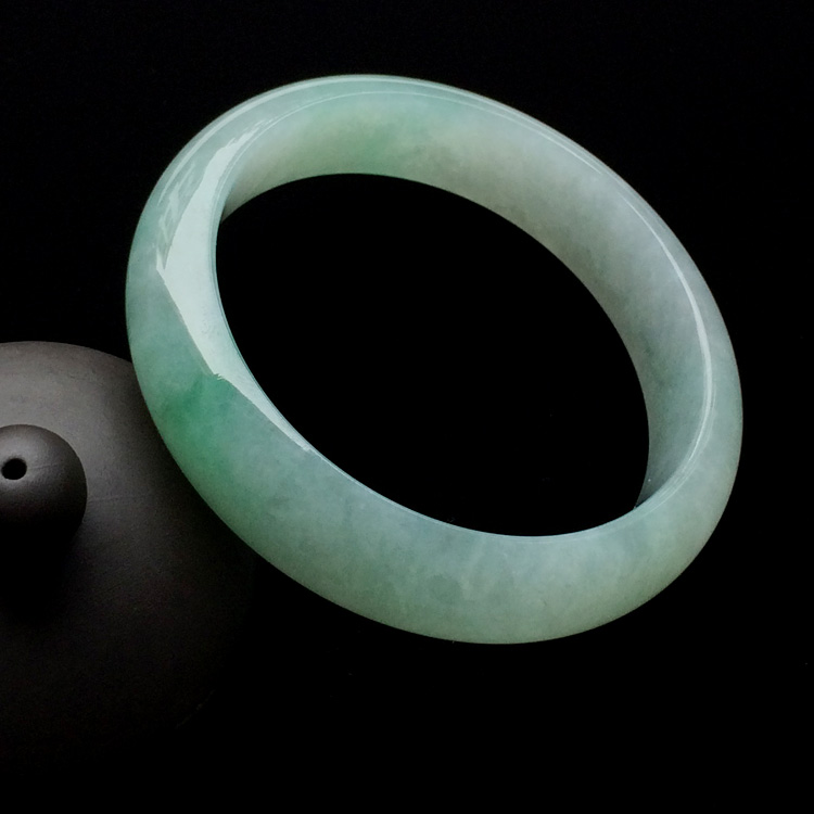 (超值推荐)糯冰种晴水略飘翠手镯（56.6mm）